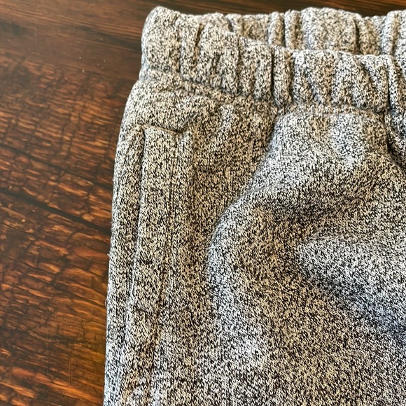 Roots salt and pepper jogger sweat pants size small. - Picture 5 of 10